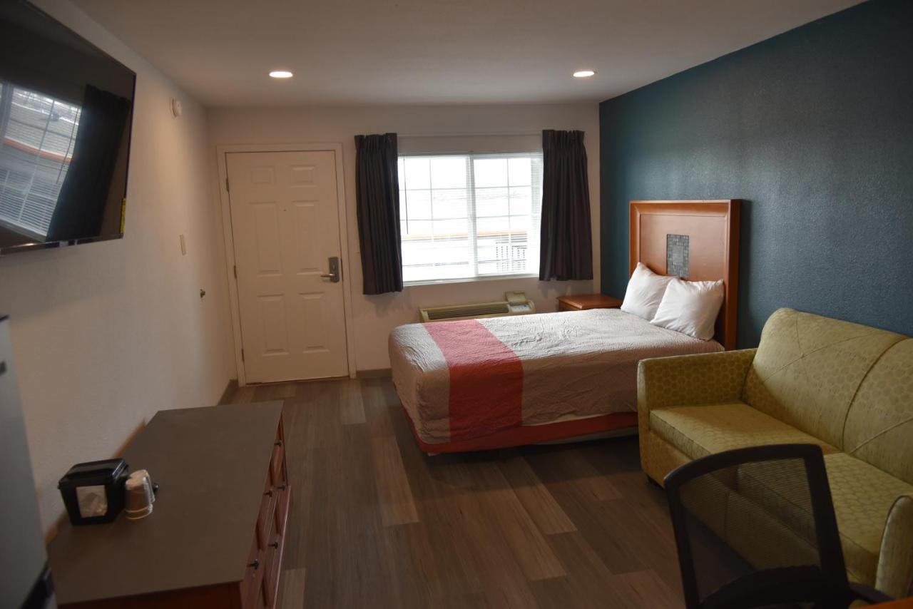 Town Place Studio Apartment Snyder Ngoại thất bức ảnh