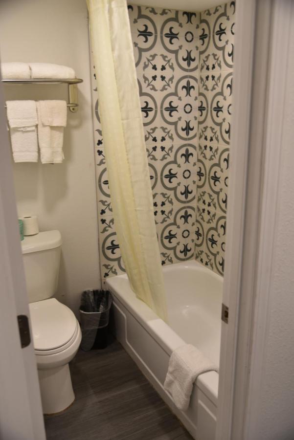 Town Place Studio Apartment Snyder Ngoại thất bức ảnh