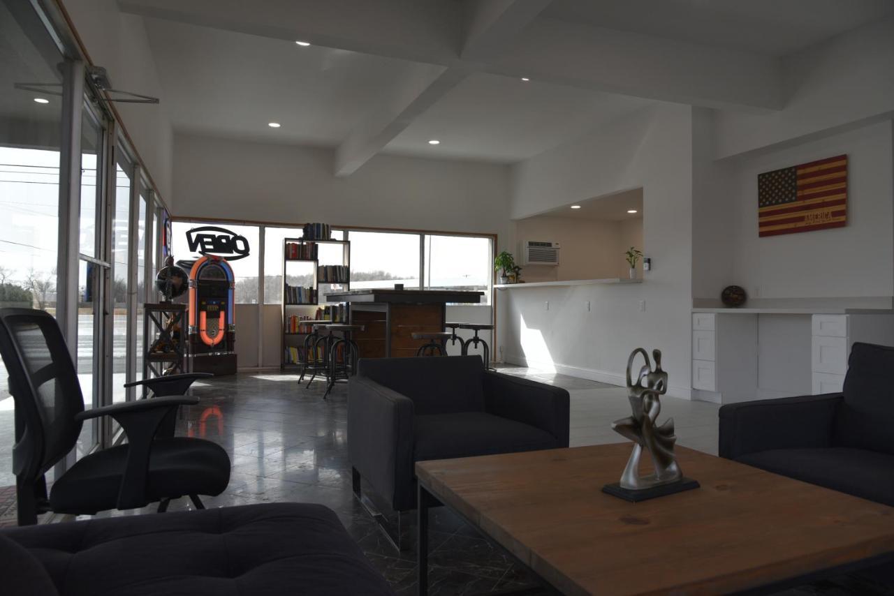 Town Place Studio Apartment Snyder Ngoại thất bức ảnh